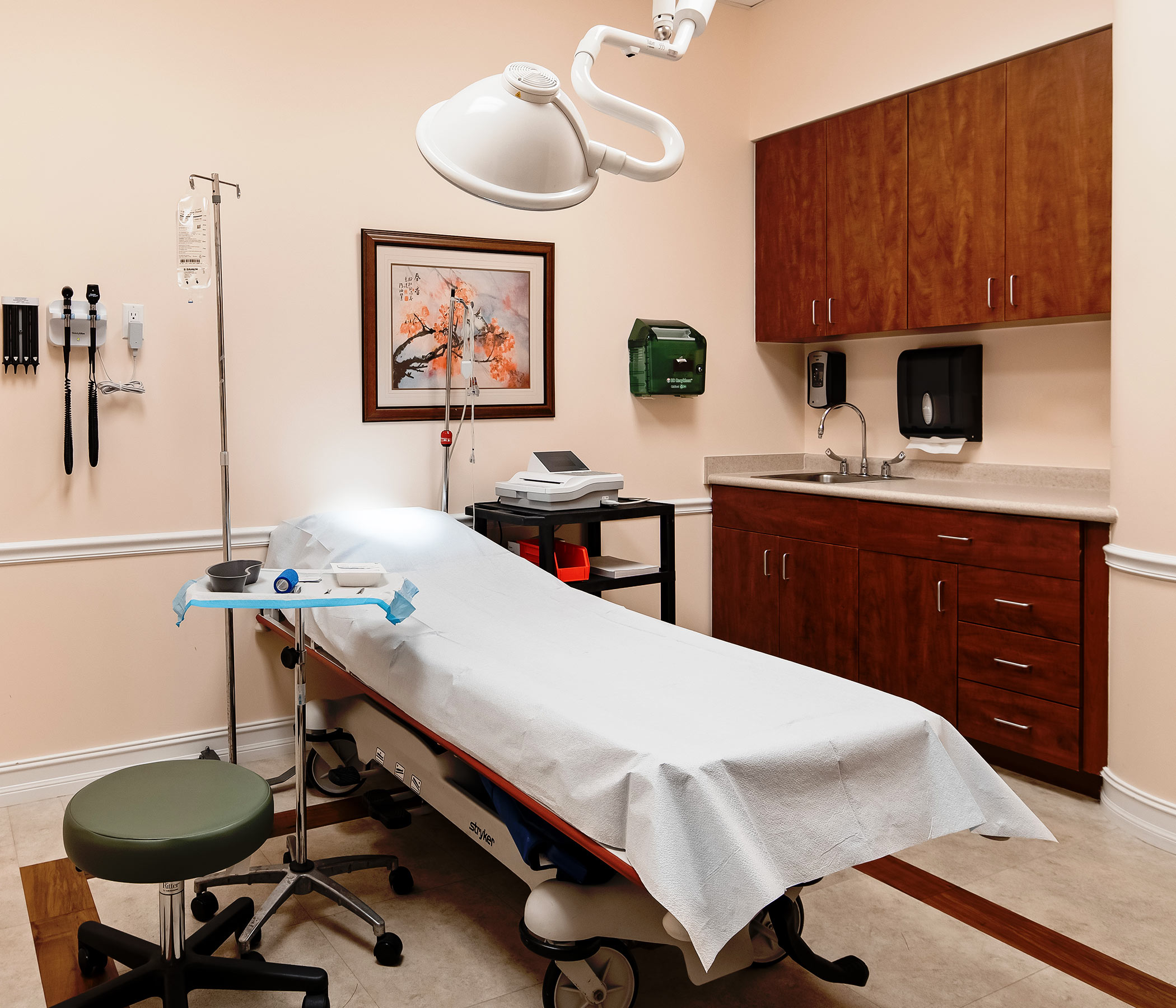 Our state-of-the-art, physician-led clinics operate around your schedule.